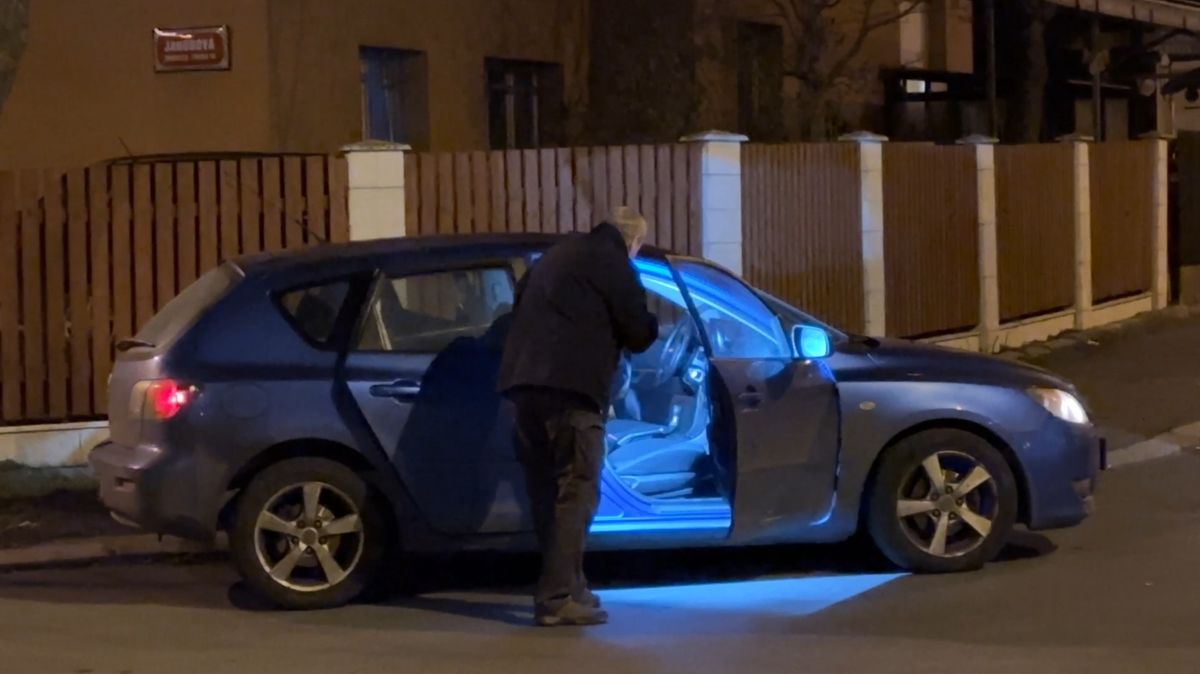 Zdrogovaný muž v Praze odjel kurýrovi s autem. Zastavila ho až policejní střelba